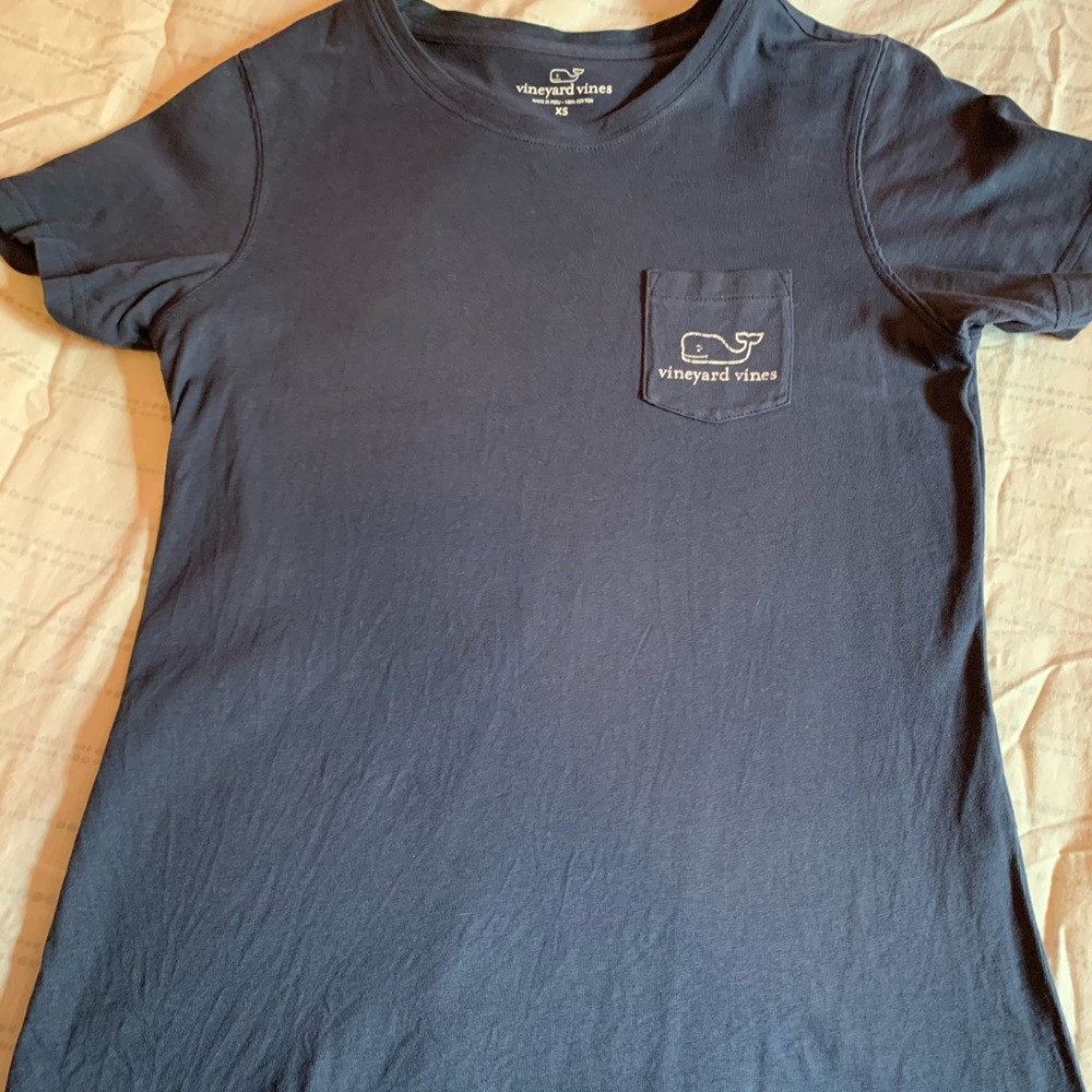 Navy Vineyard vines tee